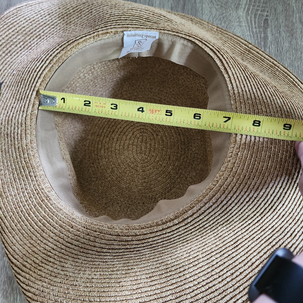 Cute hat - Picture 3 of 5